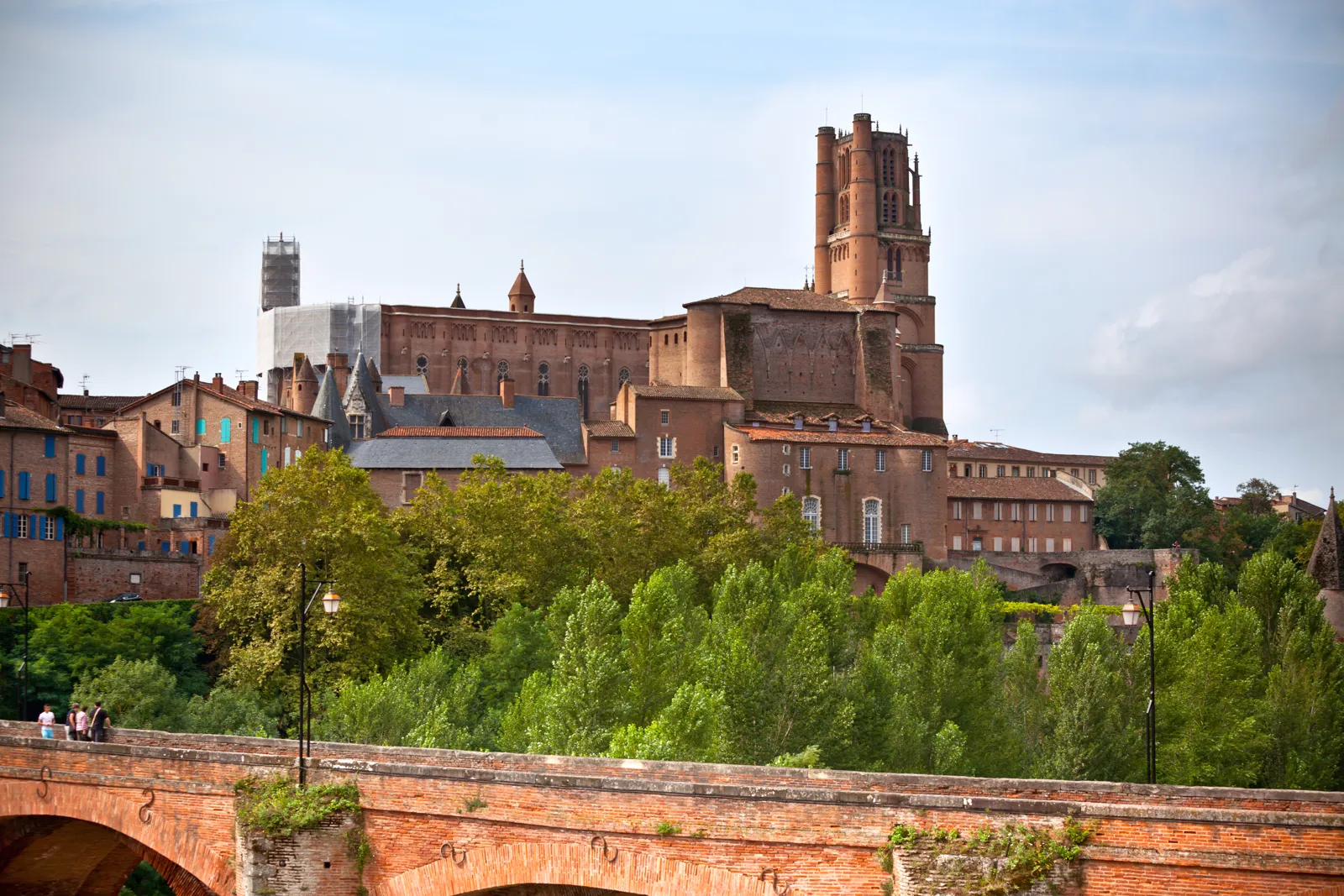 Visiter Albi : cathédrale Sainte-Cécile, Berbie et Tarn Cathédrale Sainte-Cécile d'Albi au-dessus du Tarn