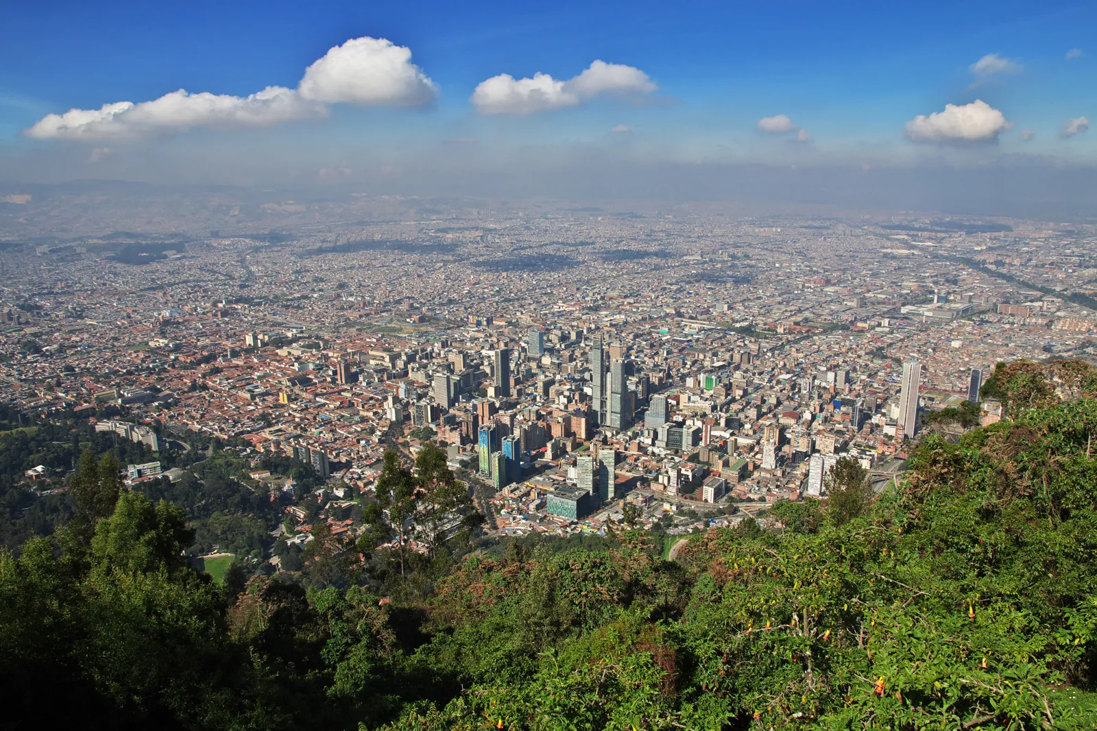 Vue de Bogota et de ses quartiers depuis le mont Monserrate