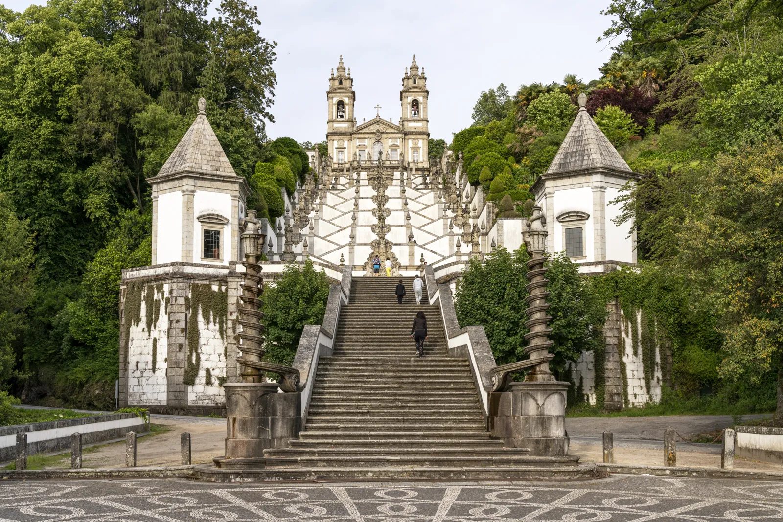 L'escalier baroque du sanctuaire de Bom Jesus do Monte, au-dessus de Braga