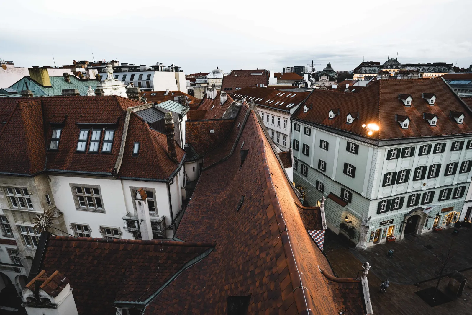 Visiter Bratislava : château, vieille ville et Devín Toits de la vieille ville de Bratislava