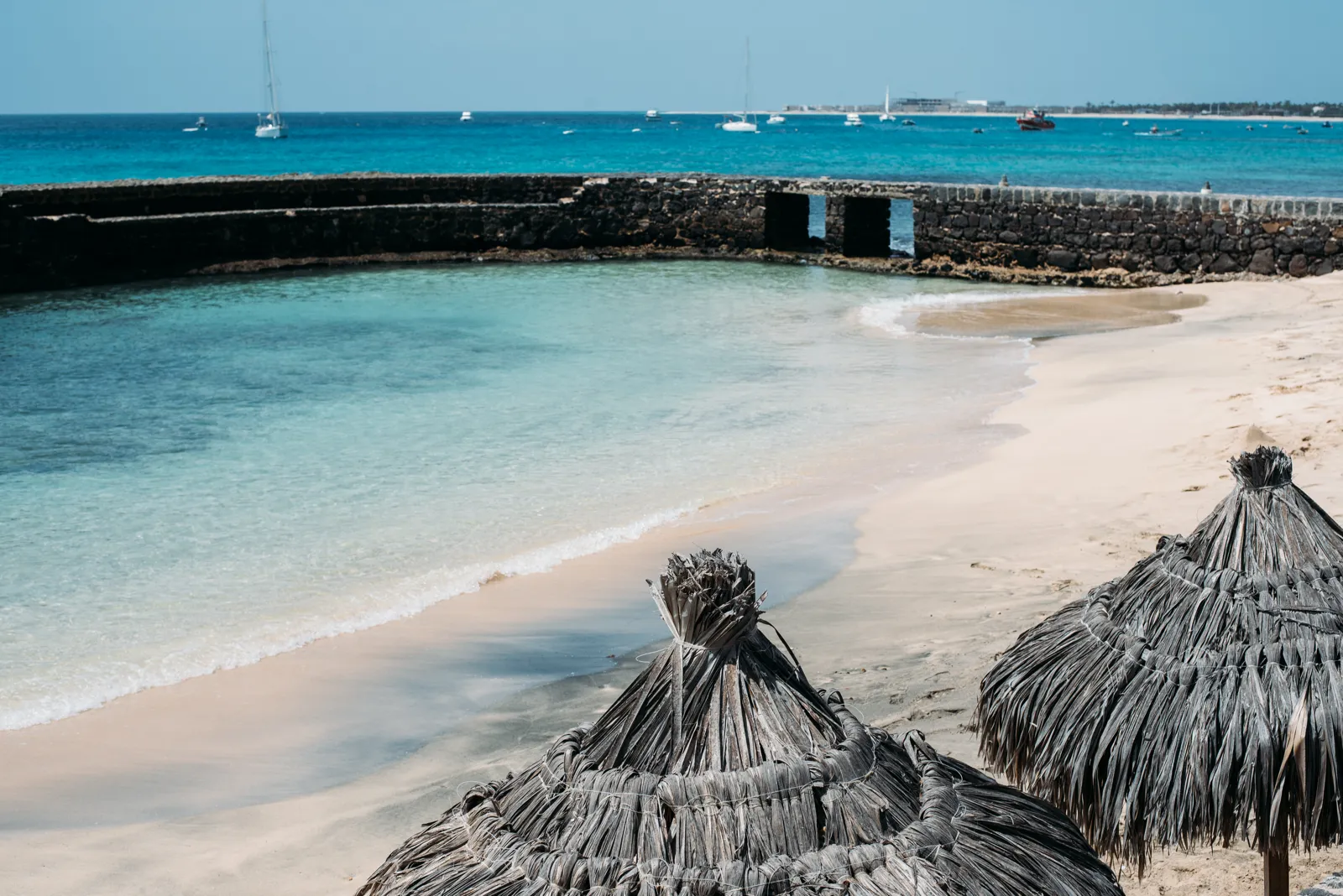 Paysage de bord de mer sur l'île de Sal au Cap-Vert
