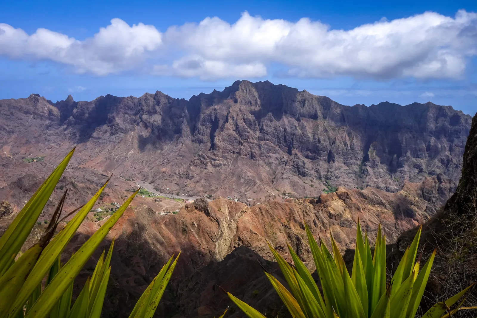 Panorama des montagnes de l'île de Santo Antão, au Cap-Vert