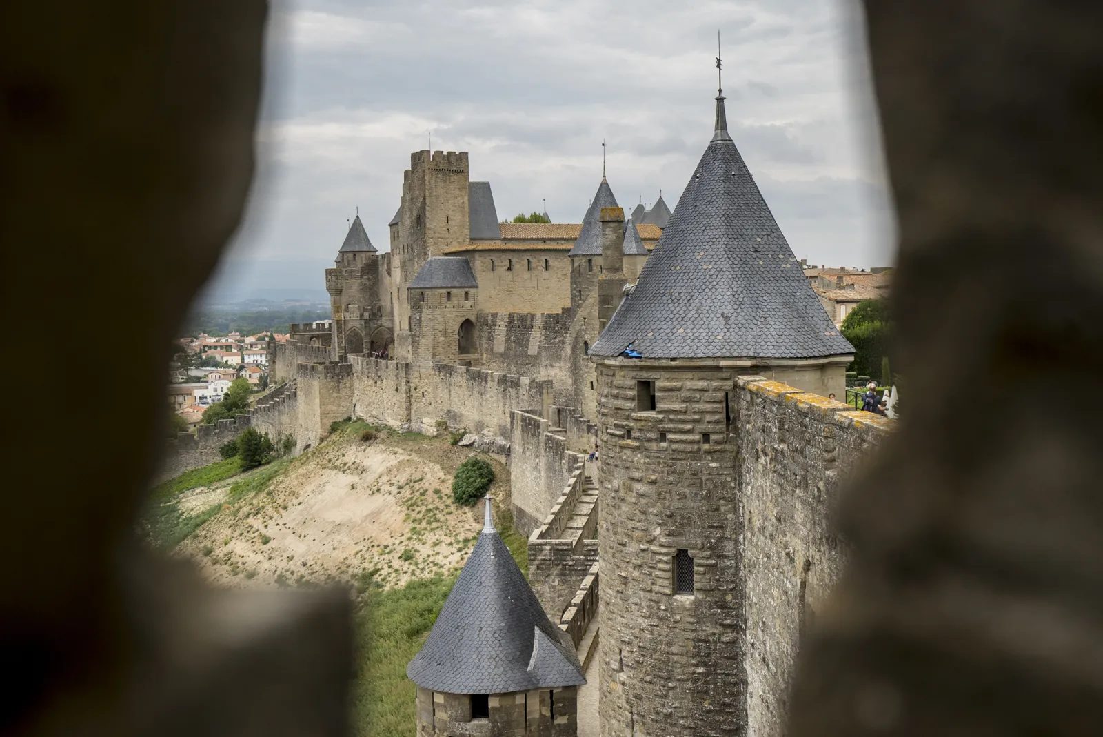 Que faire à Carcassonne ? Cité, châteaux cathares et climat Les tours et remparts de la cité médiévale de Carcassonne