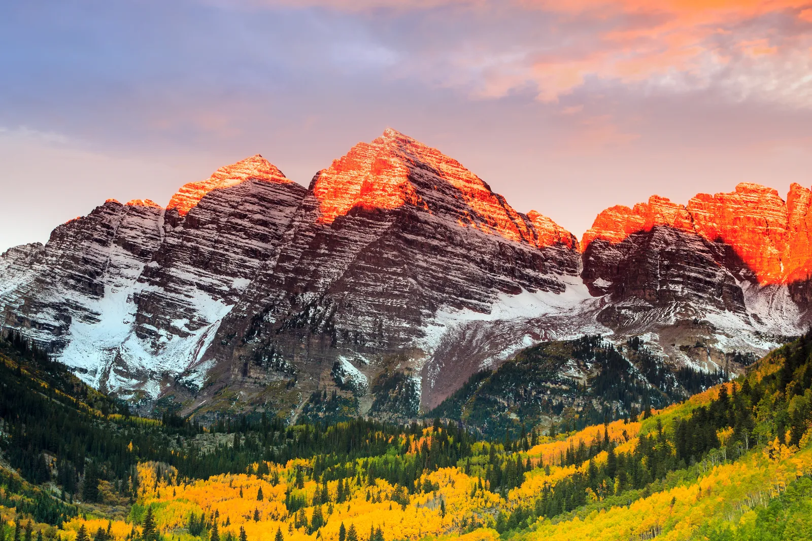 Voyage au Colorado : parcs, ski et meilleure période Les Maroon Bells au lever du soleil dans le Colorado
