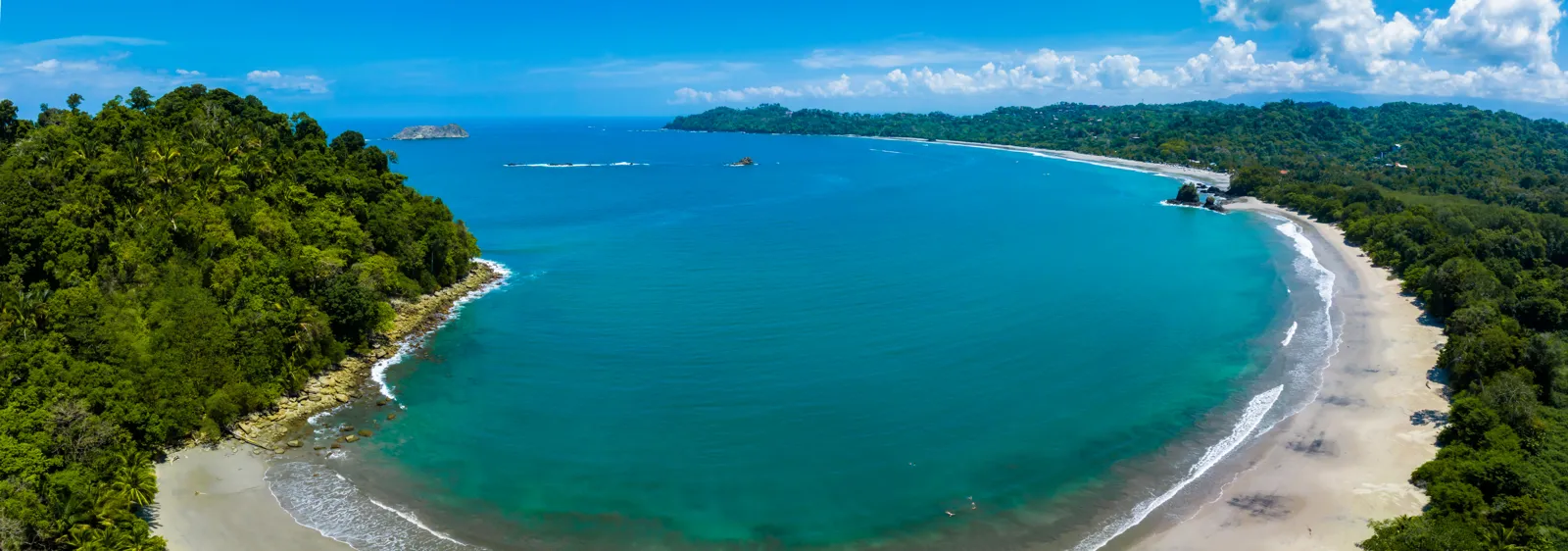 Quand partir au Costa Rica ? Meilleure période et climat mois par mois Vue aérienne du parc national Manuel Antonio, au Costa Rica