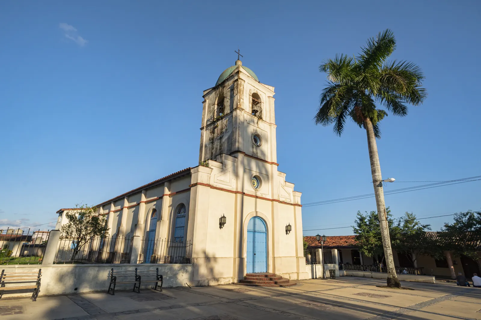 Quand partir à Cuba ? Meilleure période et climat mois par mois Ancienne église sur la place principale du village de Viñales, à Cuba