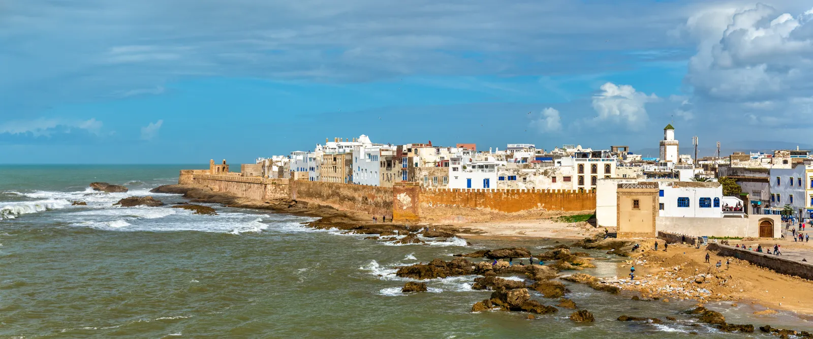 Voyage à Essaouira : que faire, quand partir et budget La médina fortifiée d'Essaouira face à l'Atlantique