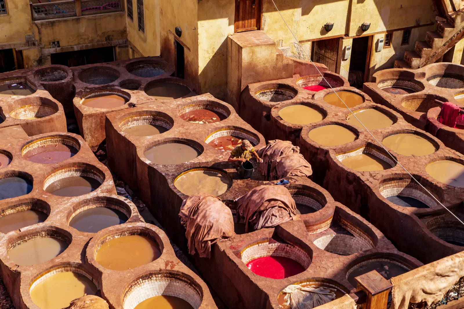 Voyage à Fès : que faire, quand partir et budget La tannerie Chouara dans la médina de Fès