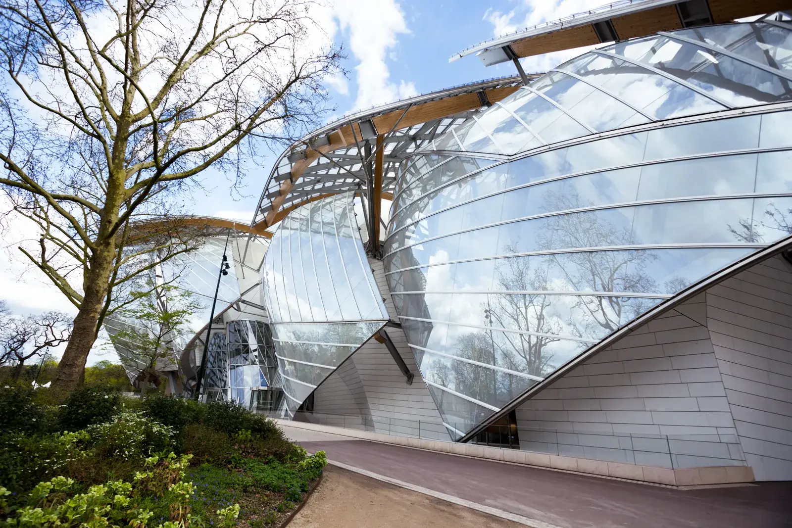 Les voiles de verre de la Fondation Louis Vuitton dessinée par Frank Gehry