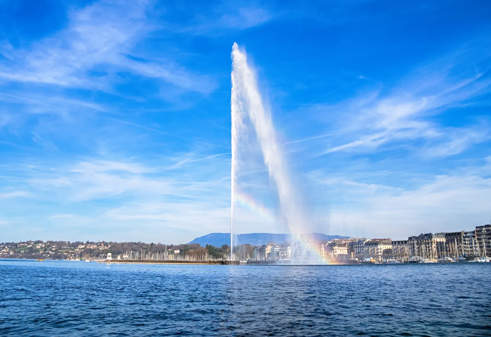 Le Jet d'eau et la rade de Genève sur le lac Léman