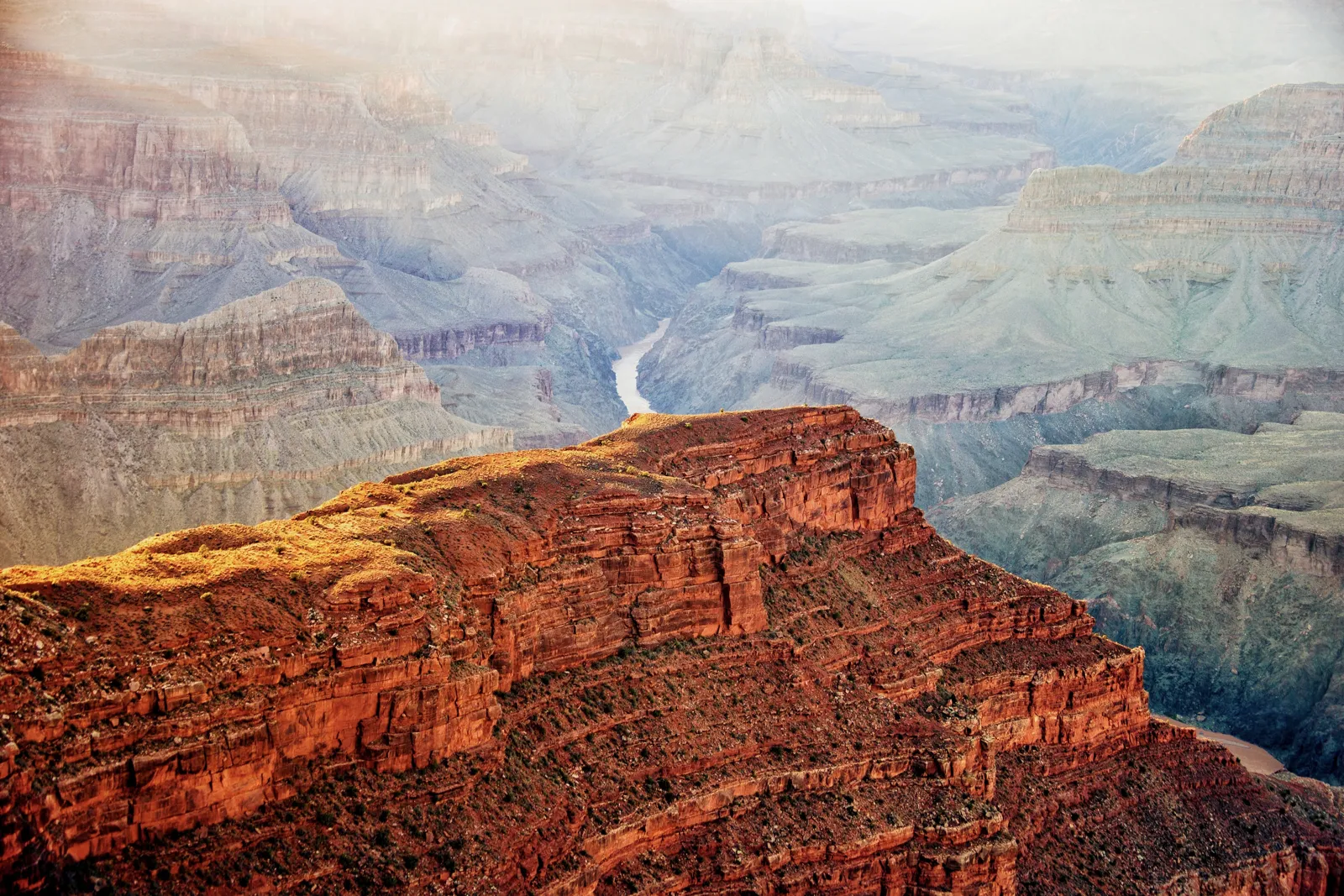 Grand Canyon : rive sud ou nord, quand partir et conseils Vue plongeante sur le Grand Canyon en Arizona