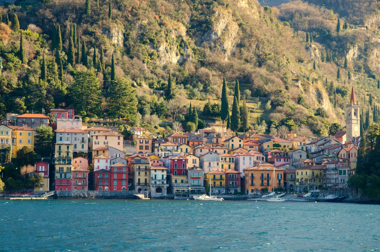 Lac de Côme : que faire, où dormir et conseils de voyage Le village de Varenna au bord du lac de Côme