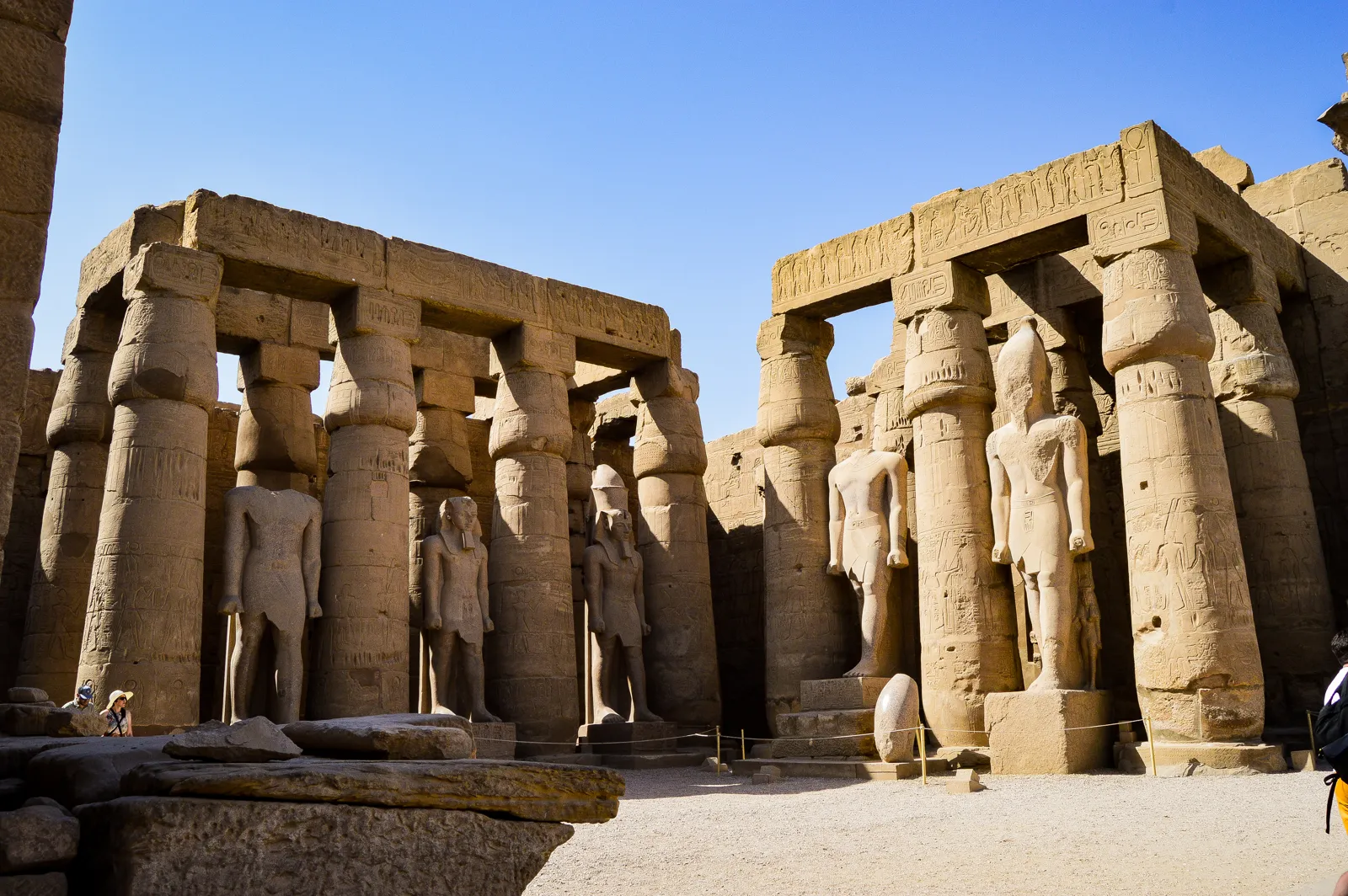 Visiter Louxor : Karnak, Vallée des Rois et rive ouest Colonnes et statues du temple de Louxor