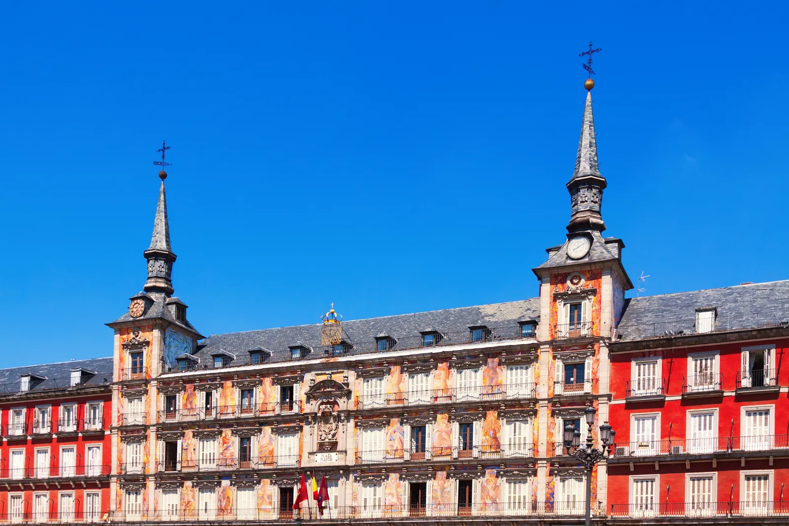Quand partir à Madrid ? Meilleure période et climat mois par mois Les façades de la Plaza Mayor à Madrid