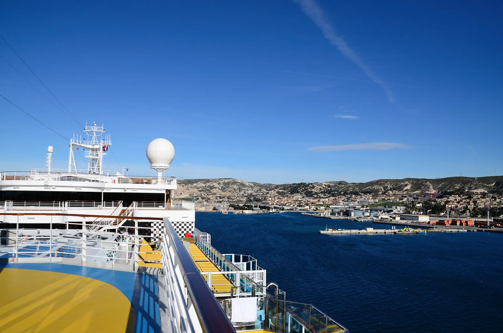 Croisière au départ de Marseille : terminaux, parking et compagnies Paquebot de croisière dans le port de Marseille