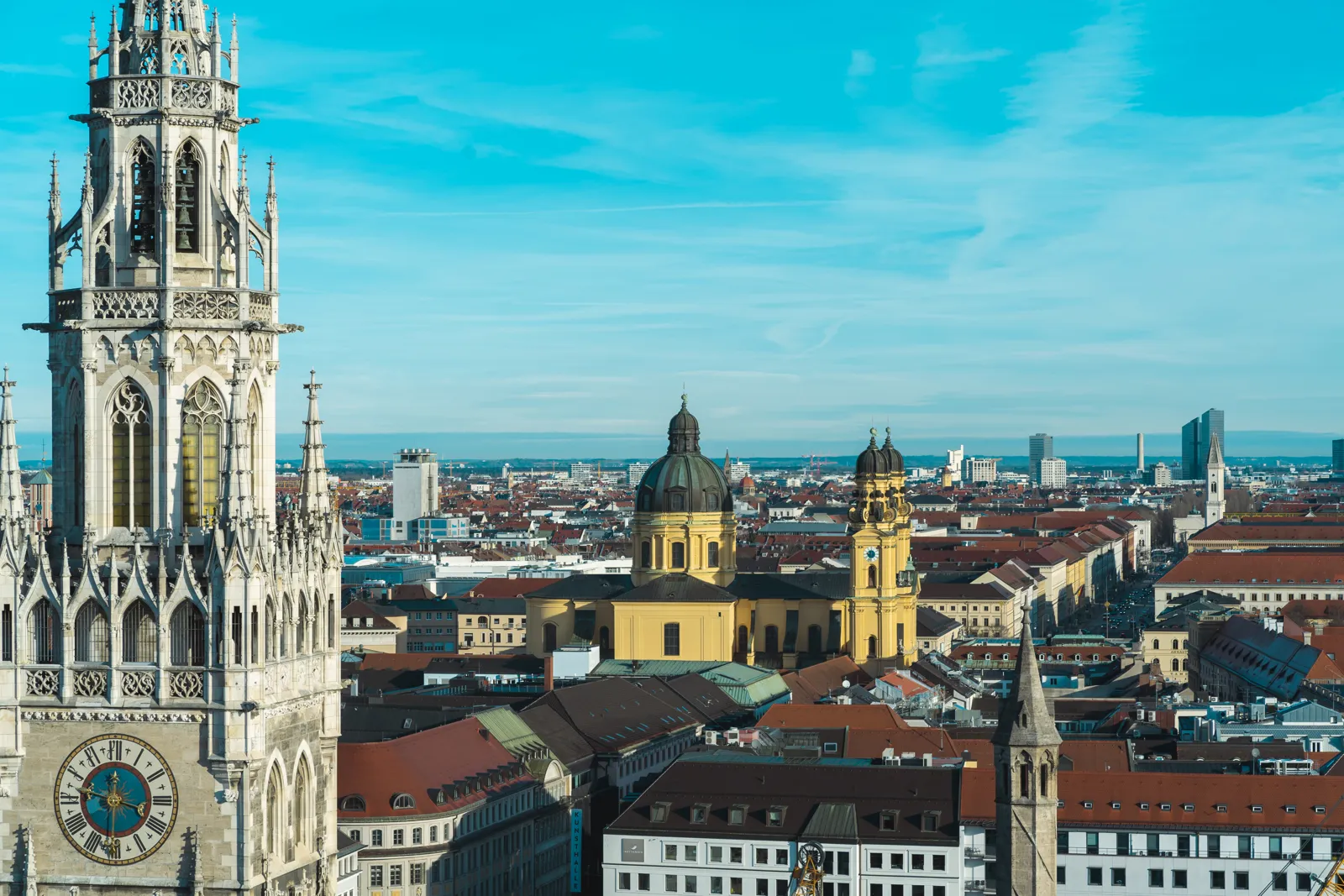 Les toits de Munich et la tour du nouvel hôtel de ville sur la Marienplatz