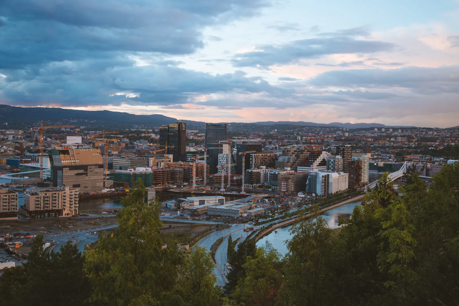 Que faire à Oslo ? Incontournables, 3 jours et climat Vue d'ensemble d'Oslo et du fond de son fjord depuis les hauteurs
