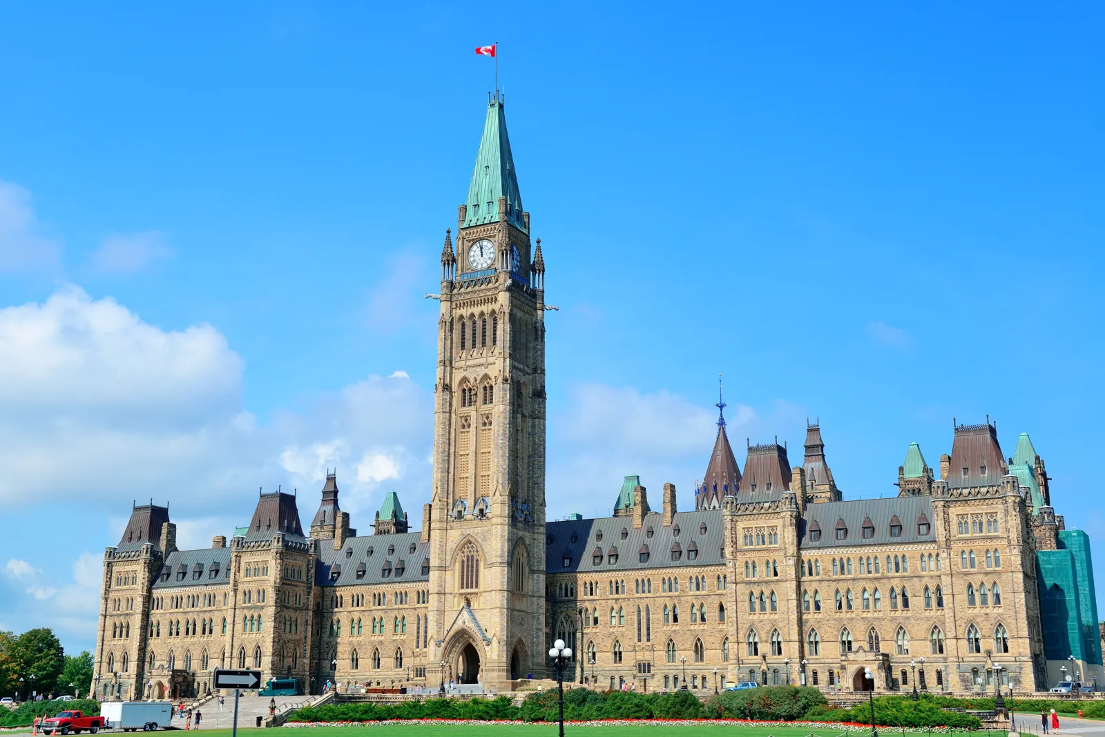 Que faire à Ottawa ? Incontournables, itinéraire et climat Édifice du Centre et tour de la Paix sur la colline du Parlement à Ottawa