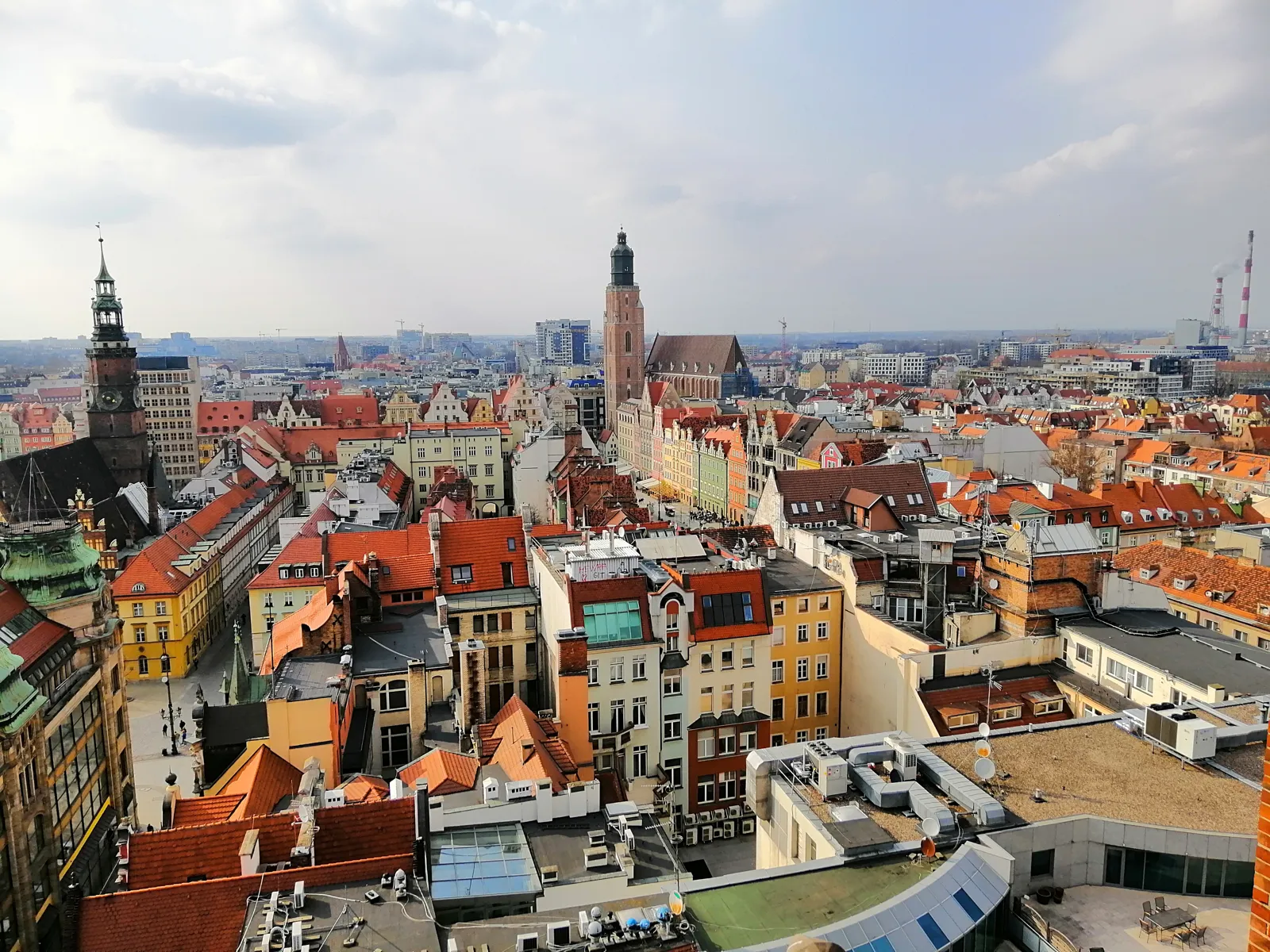 Les toits de la vieille ville de Wrocław en Pologne