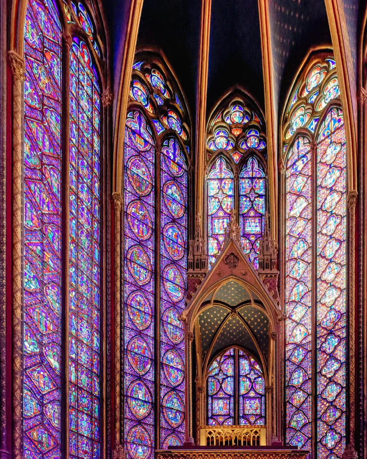 Les grandes verrières de la chapelle haute de la Sainte-Chapelle