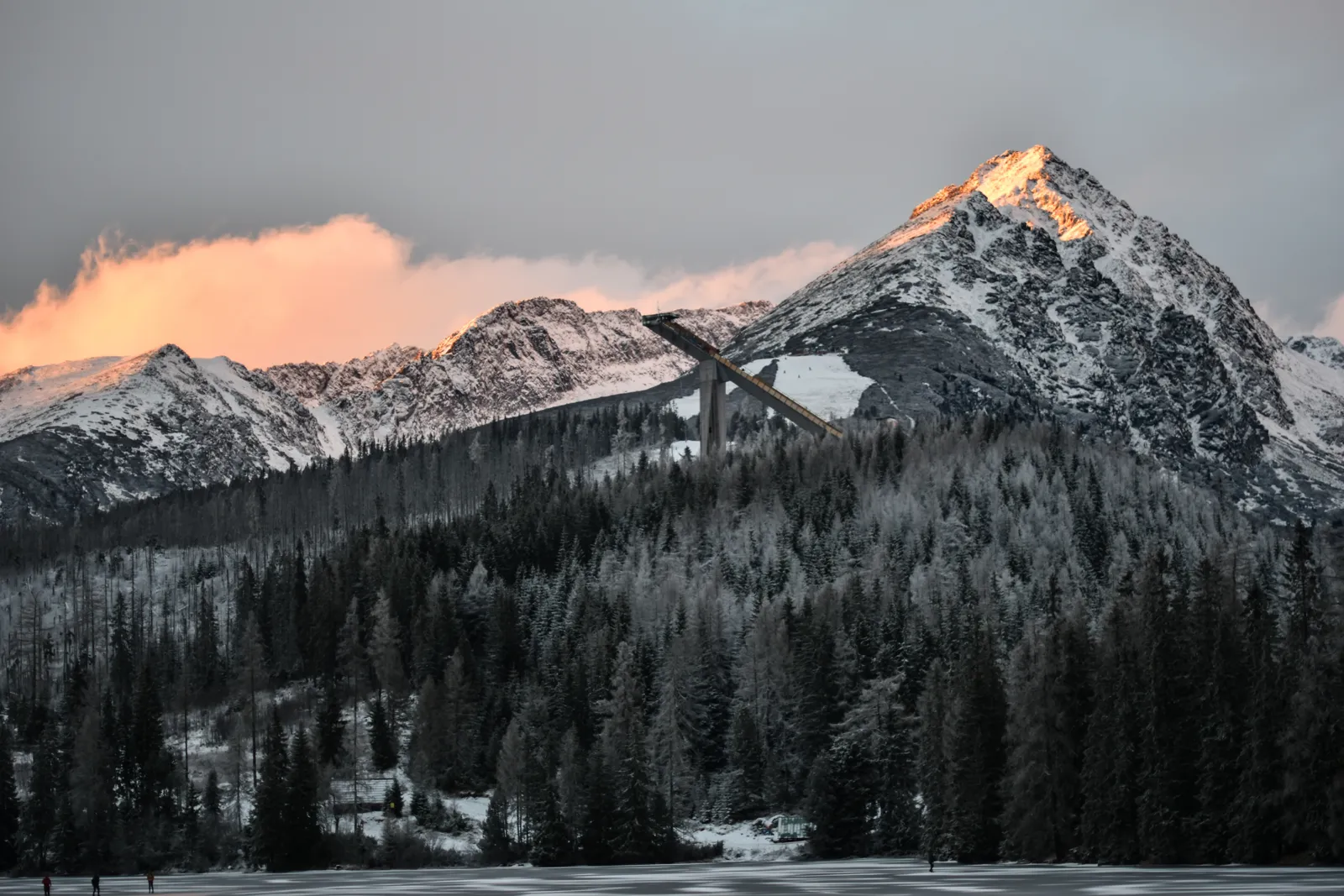Slovakia travel guide: what to see, itineraries and best time to go Sommets enneigés des Hautes Tatras en Slovaquie