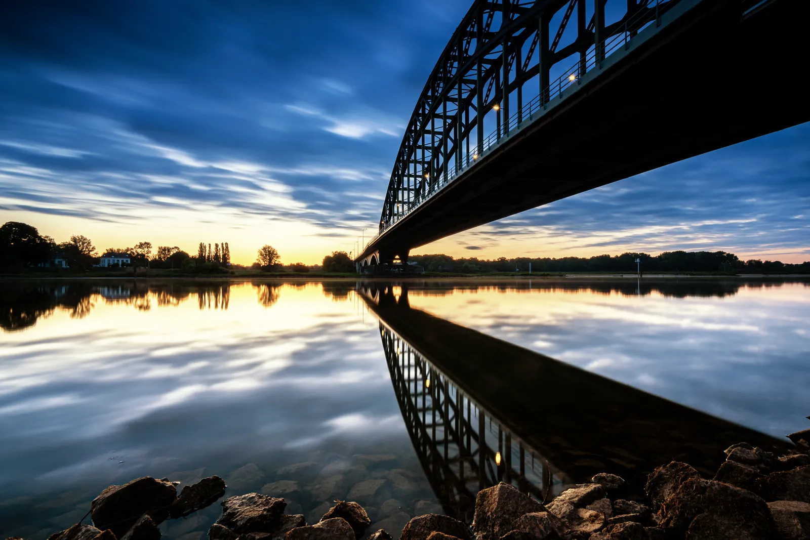 Le Harbour Bridge de Sydney au coucher du soleil