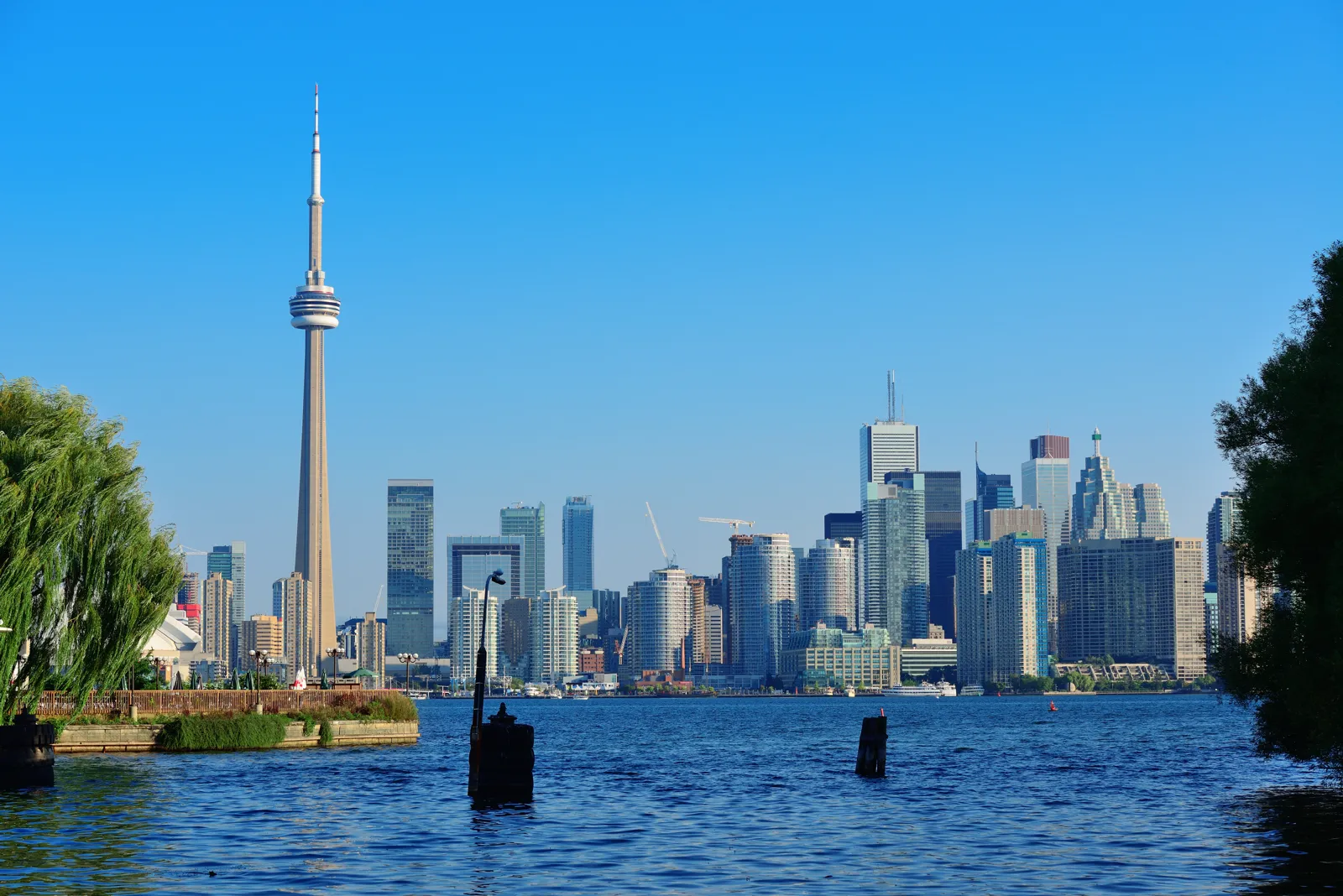 Que faire à Toronto : visites, quartiers, quand partir La skyline de Toronto et la tour CN